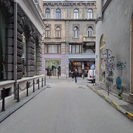 Apartment Em