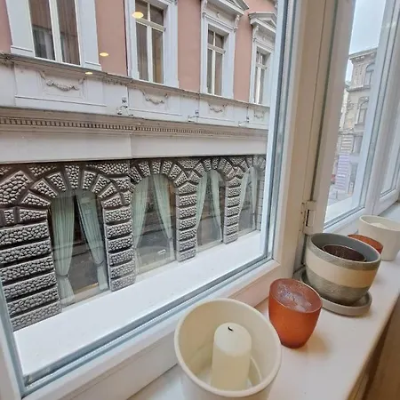 Em Apartment *