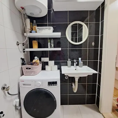 Em Apartment *